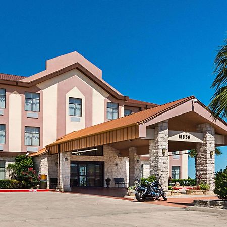 Quality Inn & Suites Buda Exterior foto