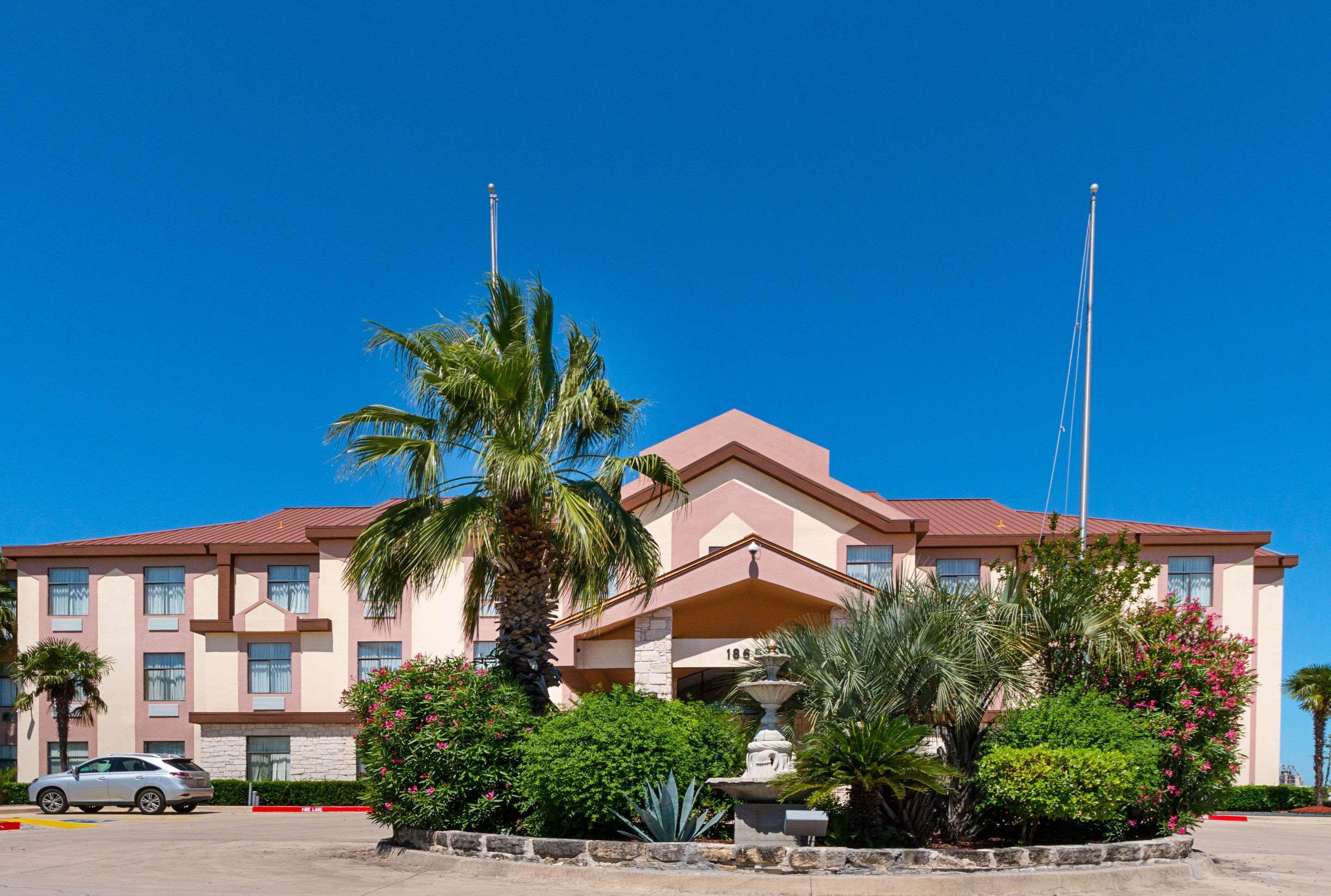 Quality Inn & Suites Buda Exterior foto