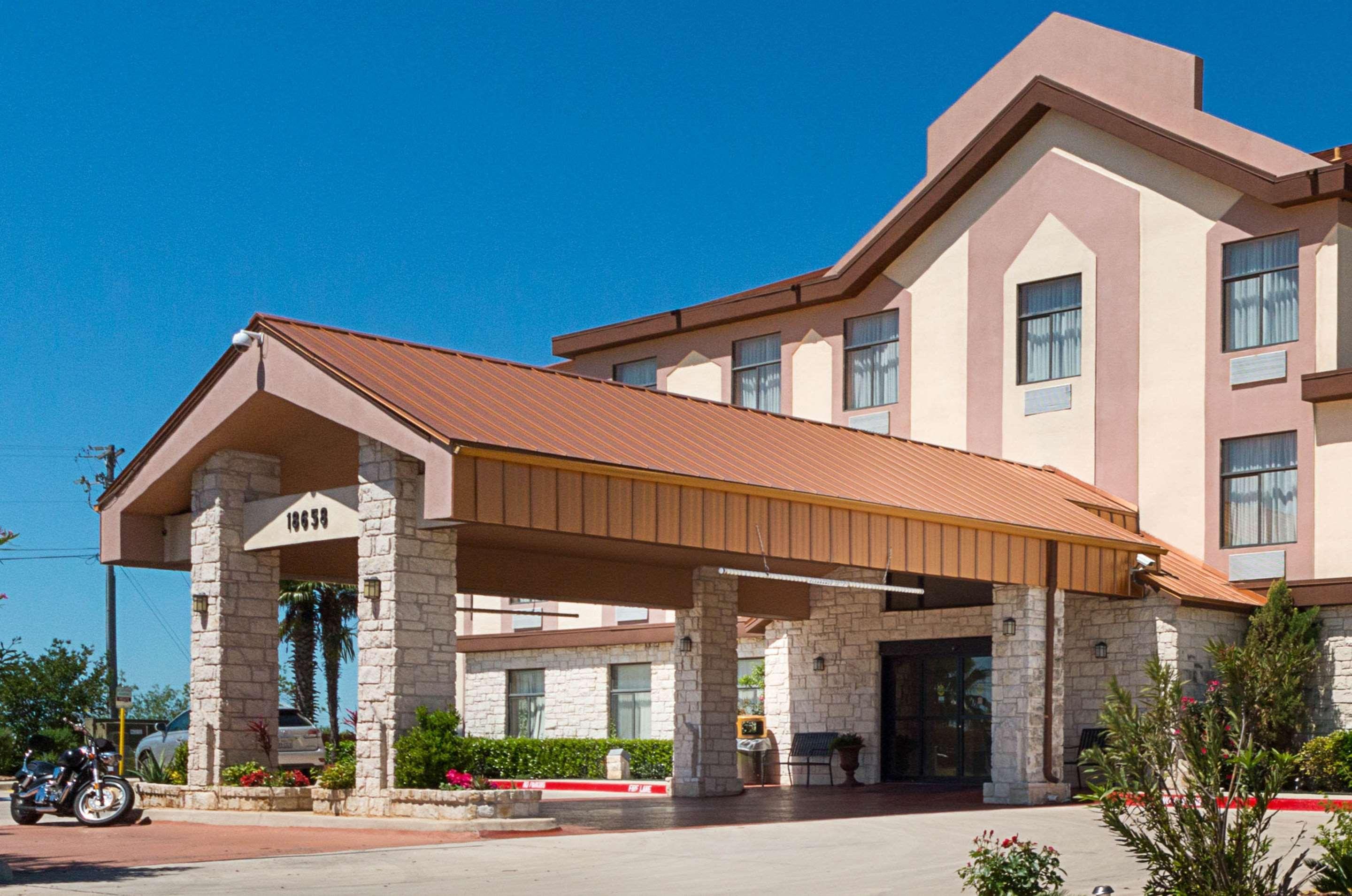 Quality Inn & Suites Buda Exterior foto