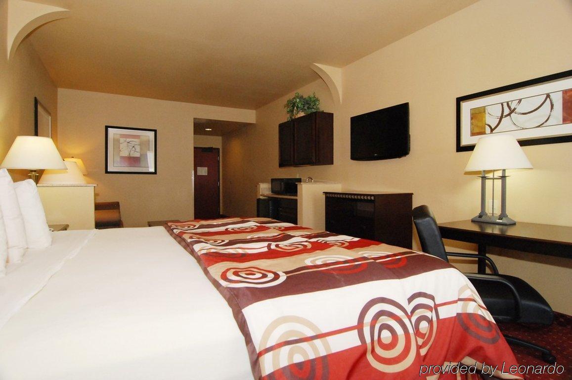 Quality Inn & Suites Buda Habitación foto