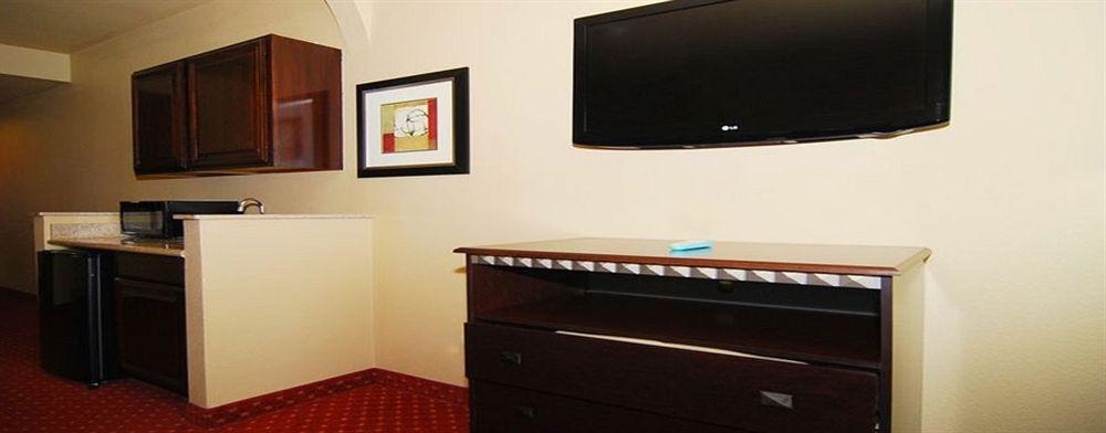 Quality Inn & Suites Buda Habitación foto